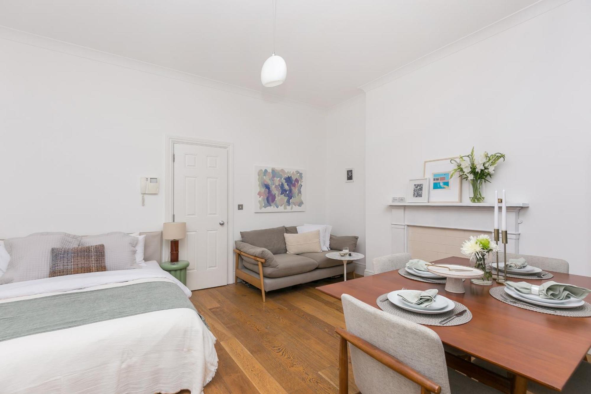 Light Filled Studio With View Of Regents Park Apartment *